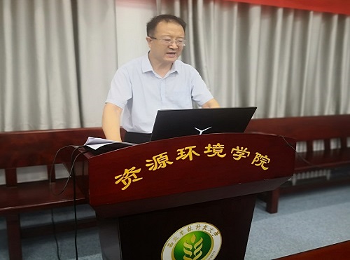 a1fedbb0b7c64561a2f0068efadb6be7.jpg 院长田霄鸿教授在闭营仪式上作总结讲话.jpg